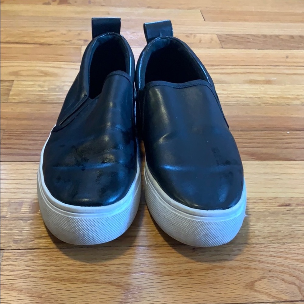 Casual sneakers